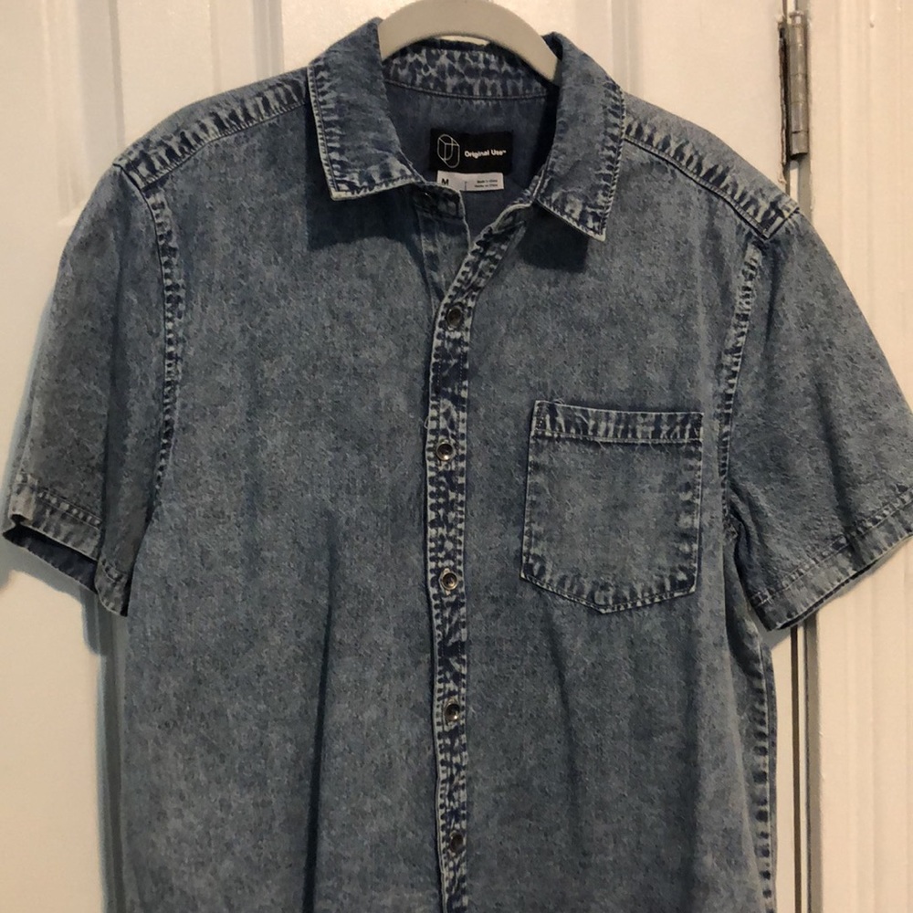 Brand new Denim button down t-shirt *Mens Medium*